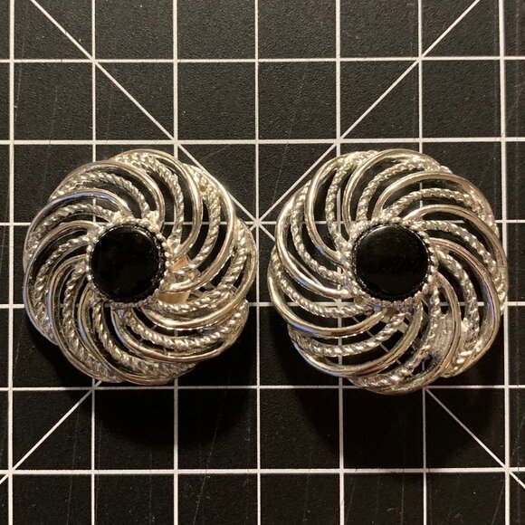 Sarah Coventry Clip on Earrings - Picture 1 of 5